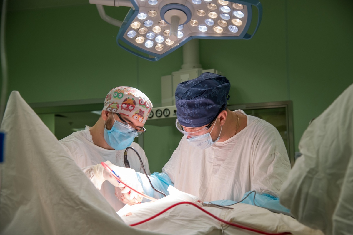Самарские онкологи провели уникальную операцию по сохранению конечности с помощью эндопротеза