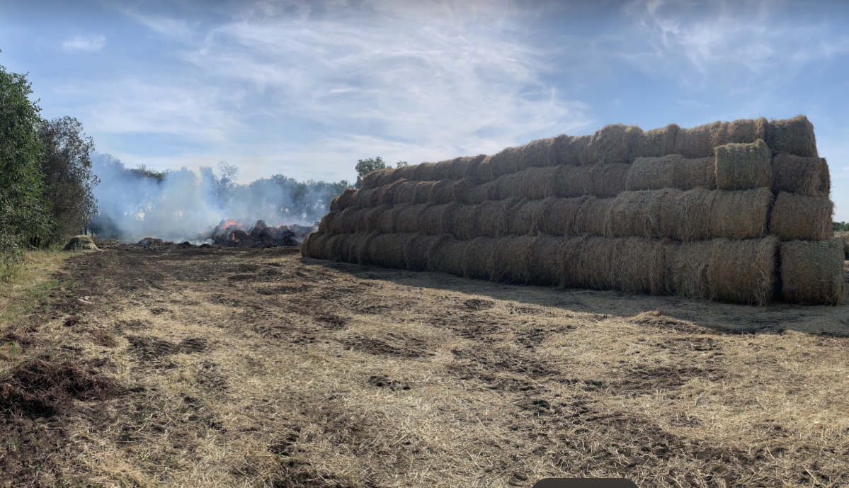 Пьяный тракторист сжёг запасы сена в посёлке Конезавод