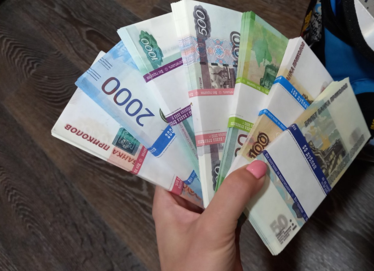 Денежная «кукла»: Кассир банка обвиняется в краже 570 тысяч рублей путем подмены