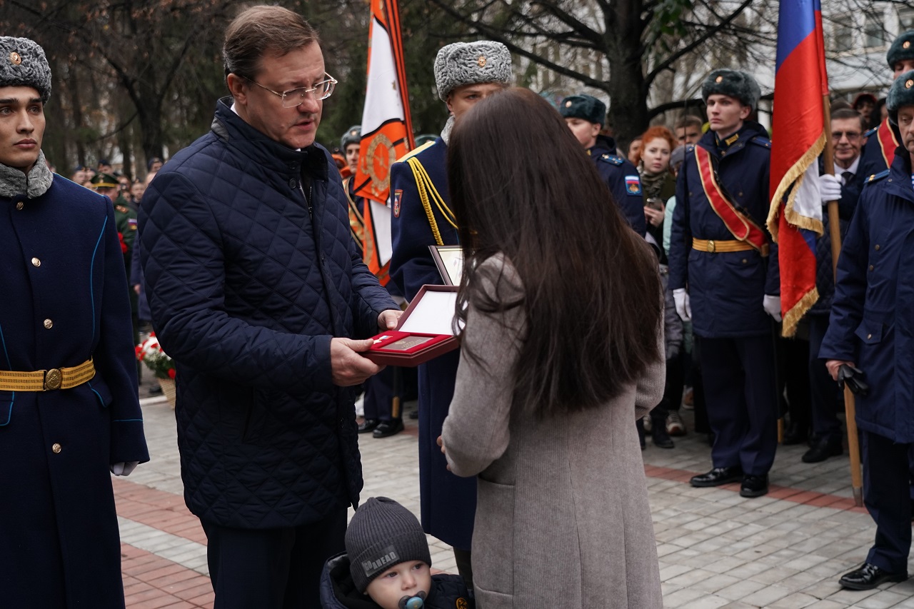 Дмитрий Азаров встретился с родными Героев России, погибших при исполнении воинского долга