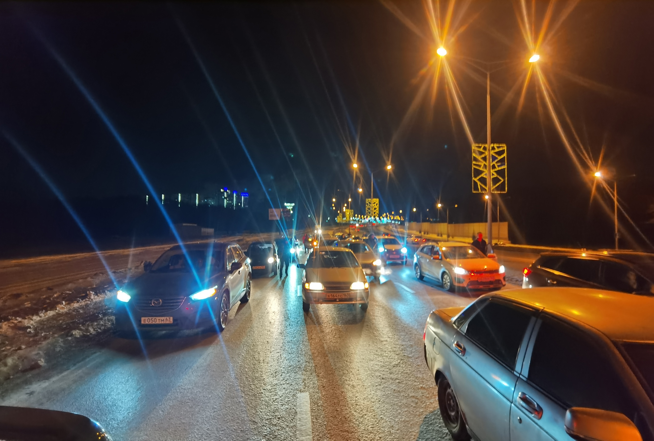 Замерзающие жители Мехзавода перекрывали Московское шоссе