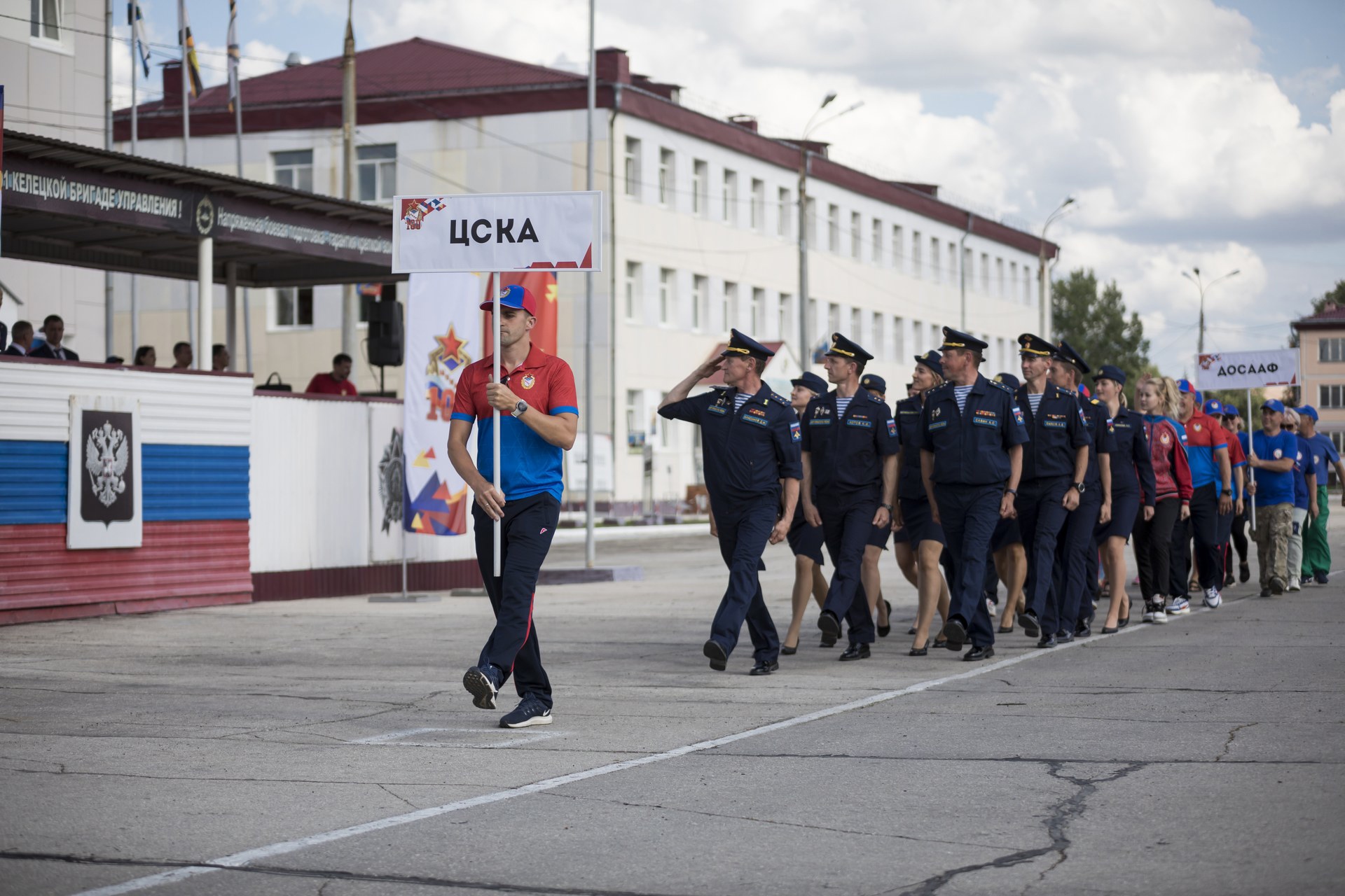 В Самаре дали старт чемпионату ВС РФ по парашютному спорту 