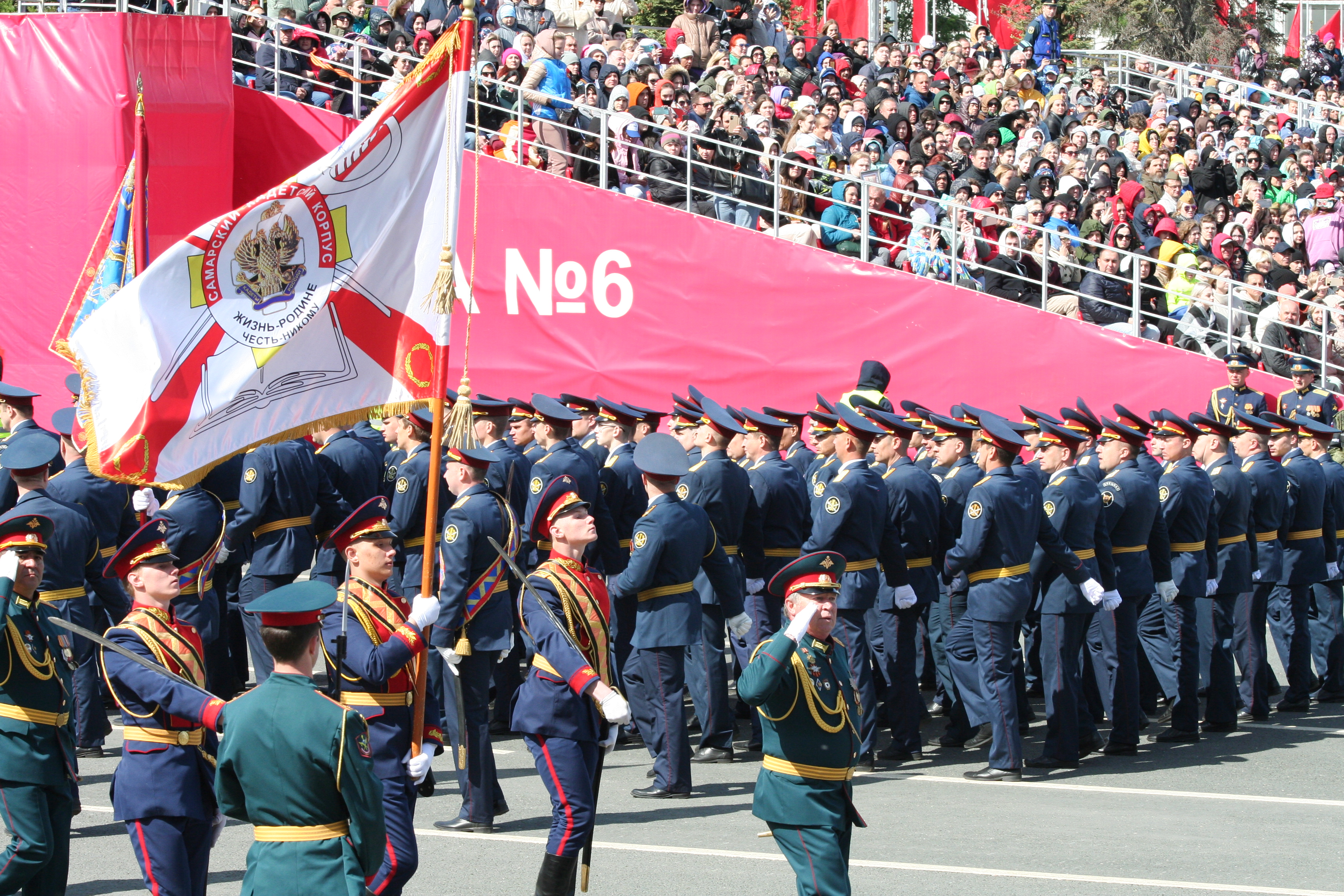 9 мая 2023 года. Парад Победы на площади имени Куйбышева в Самаре.