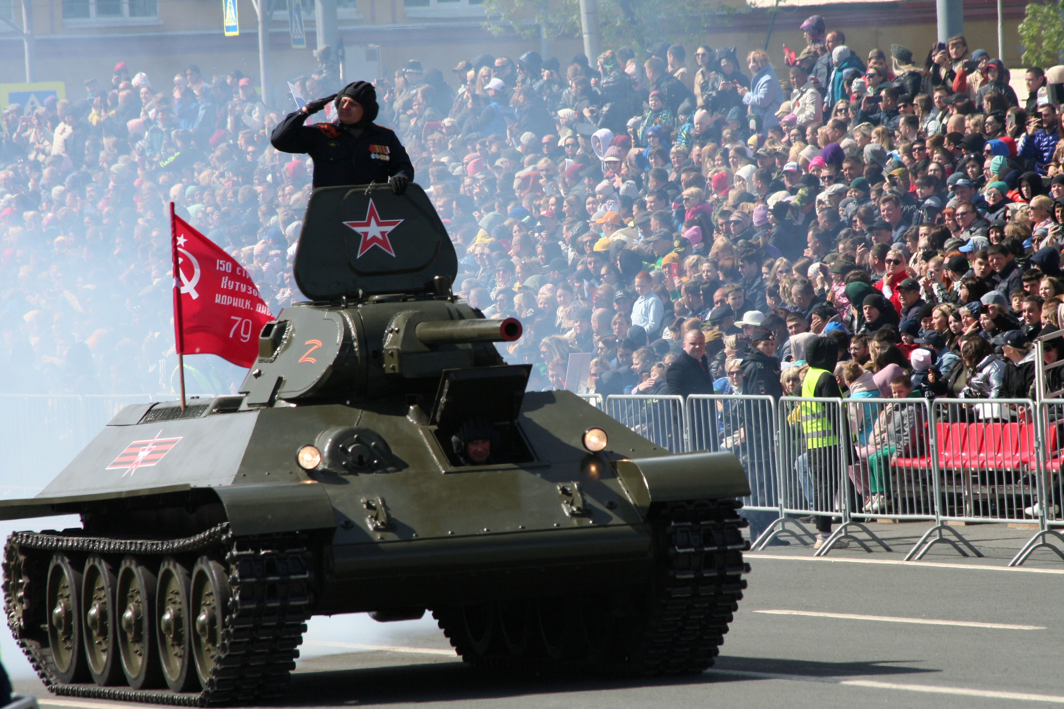 9 мая 2023 года. Парад Победы на площади имени Куйбышева в Самаре.