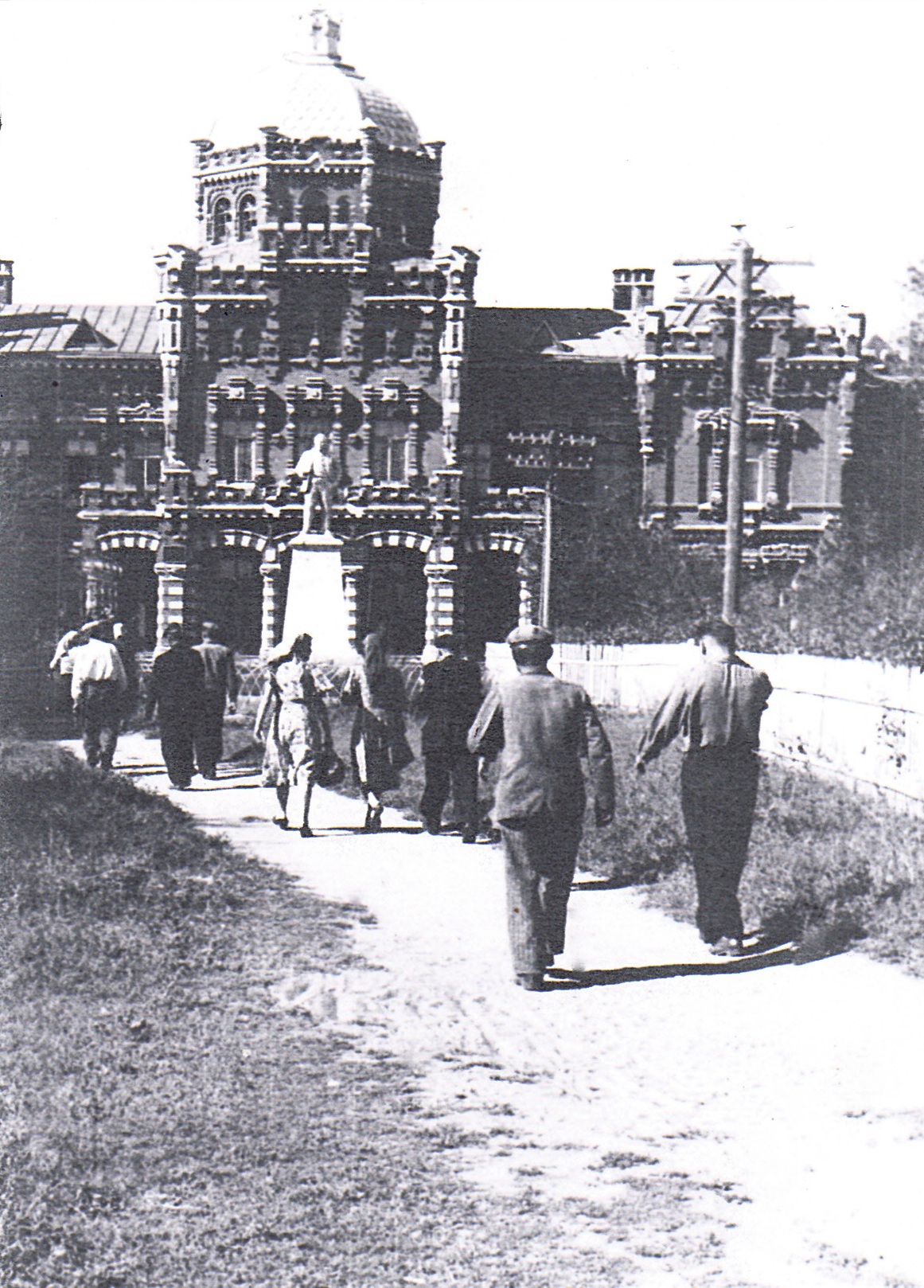 Фото: как выглядел дворец Самариных в селе Приволжье в начале 1950-х